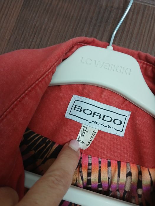 Сако дамско,спортно, пролетно/есенно с цветен хастар,