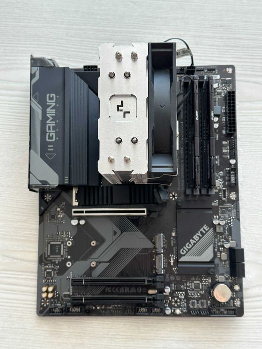 Gigabyte B760 DDR4 + 12400F + 16gb RAM Kingston fury