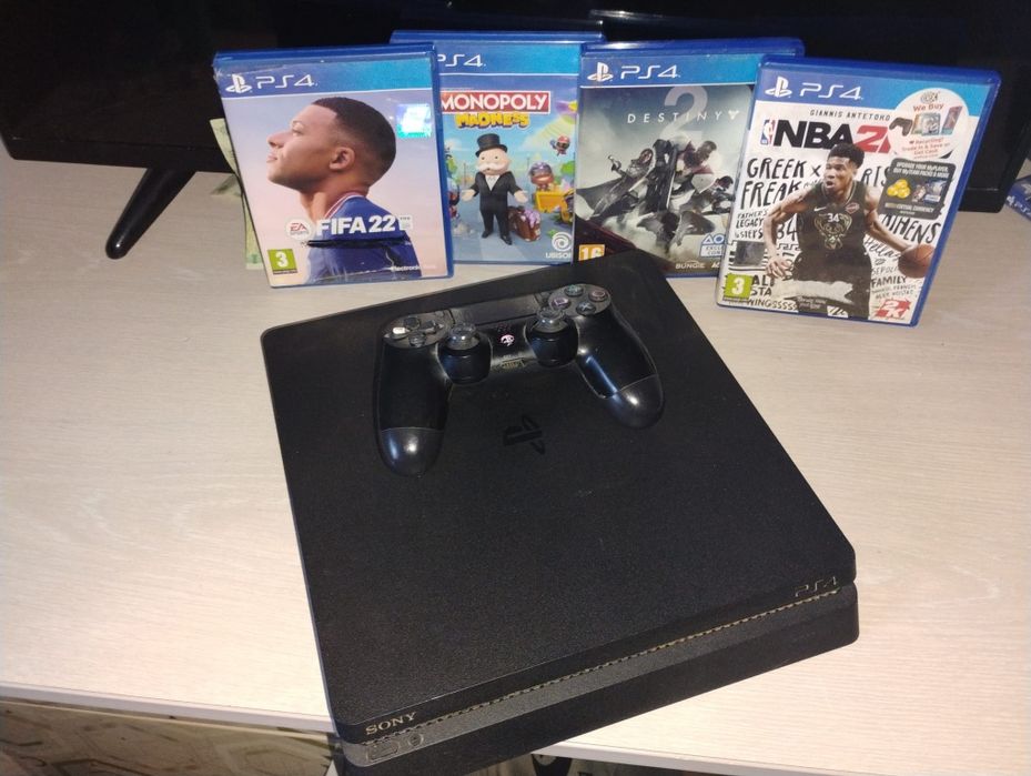 PlayStation 4-slim 1 maneta 1 încarcator 4jocuri