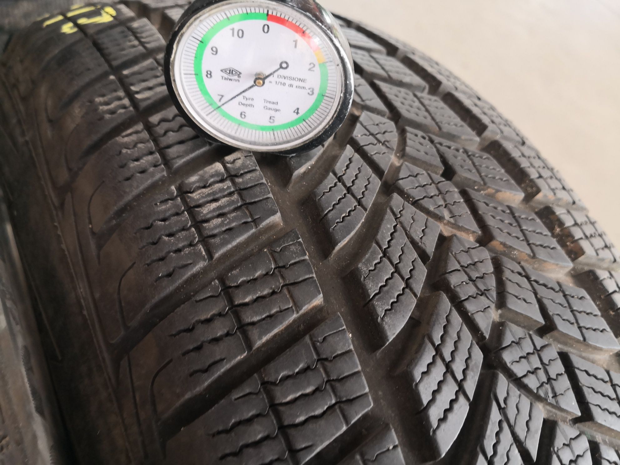 215 60 17 цола гуми като нови Goodyear