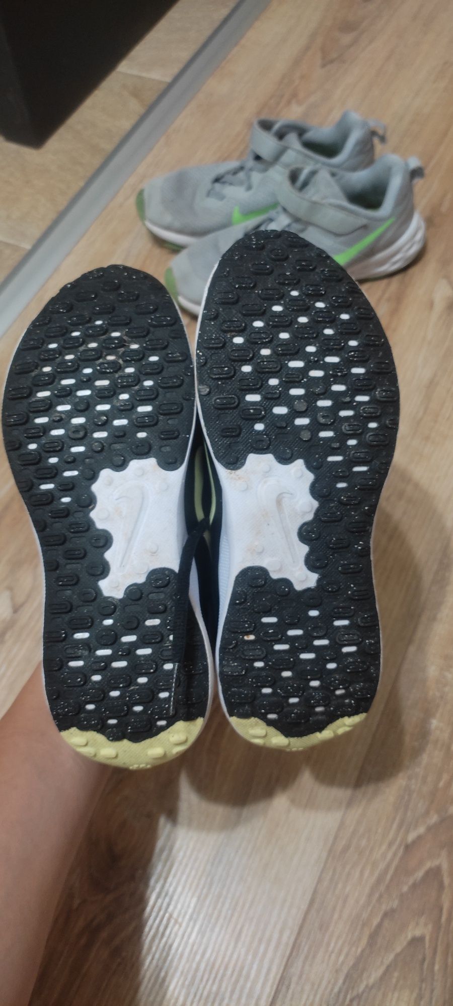 Маратонки nike 34 номер