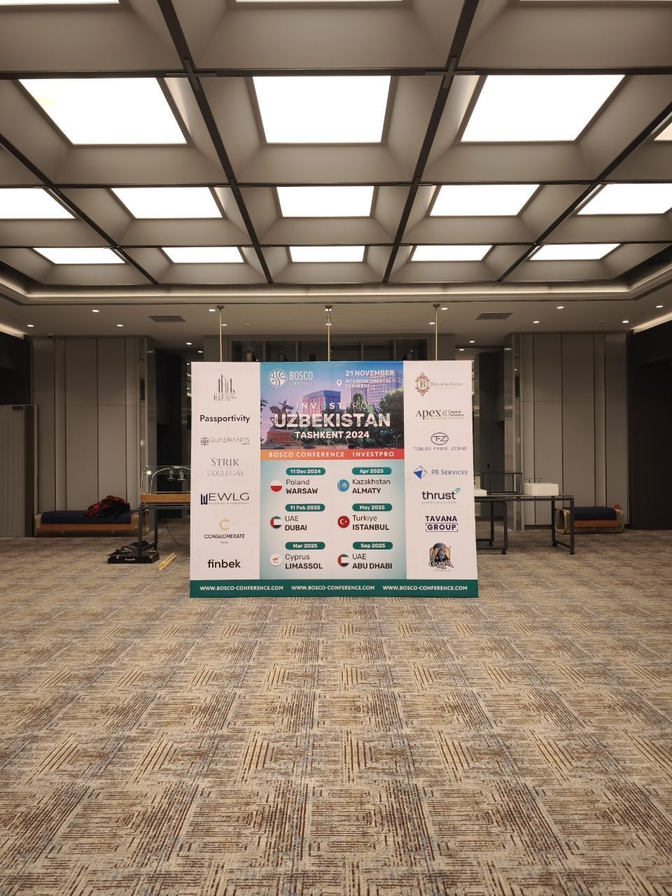 Banner Реклама Roll up. Рул ап. Рекламный штендр. Паучок. X-Ba