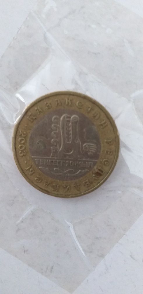 Продам коллекционные монеты номиналом 100 и 200 тенге