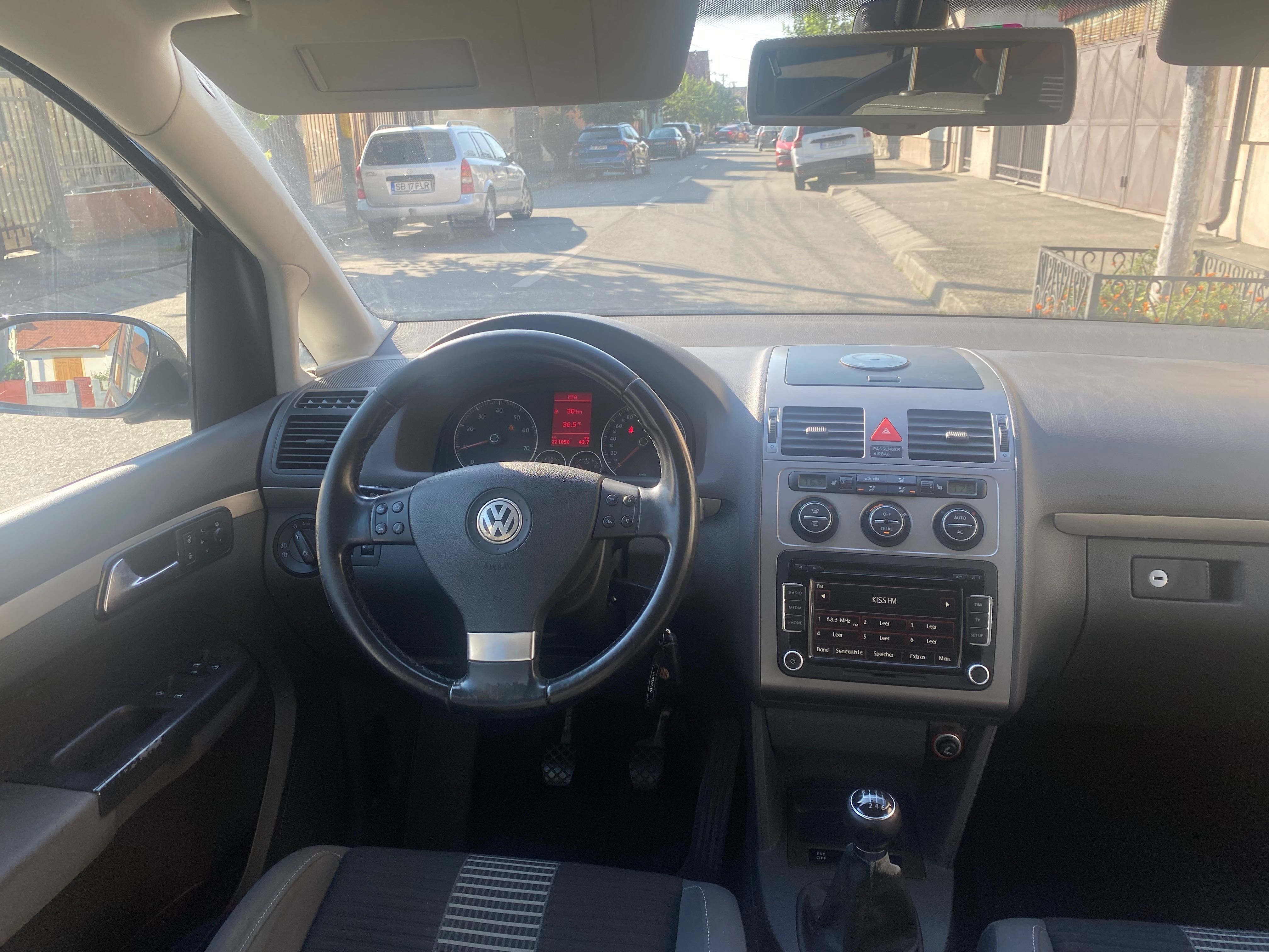 Volkswagen Touran 1.4  ,7 loc. Euro 5 posibilitatea rate , fără avans