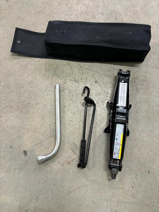 Cric original+coarba VW/Seat/Skoda Nou , modele dupa 2020