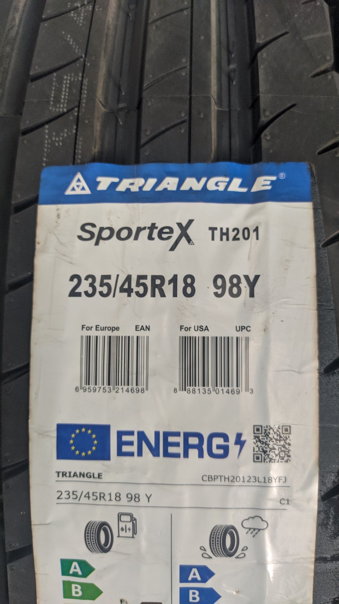 235/45R18 Triangle TH201