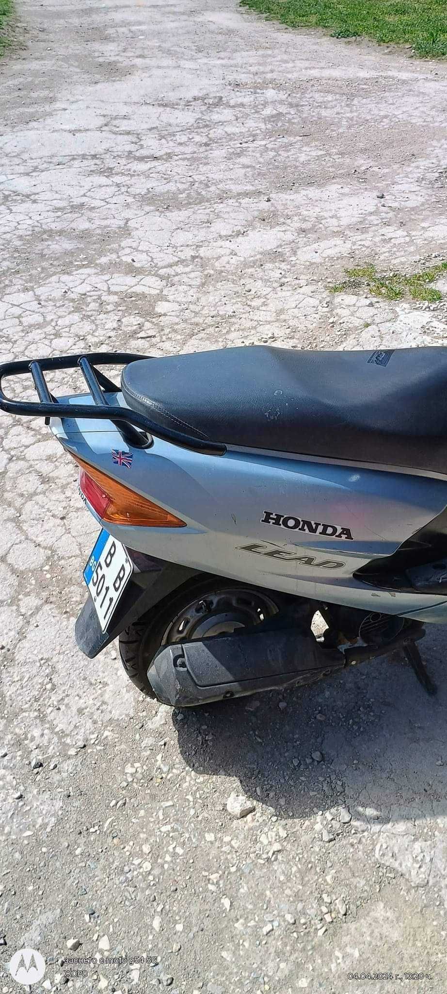 скутер Honda Lead