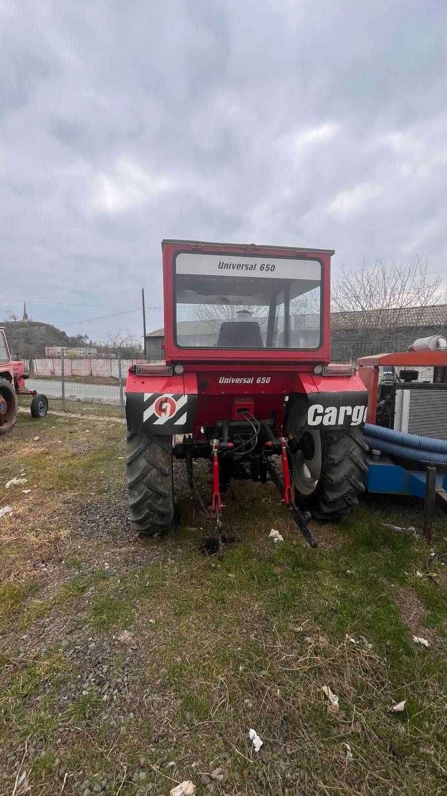 Tractor U 650...