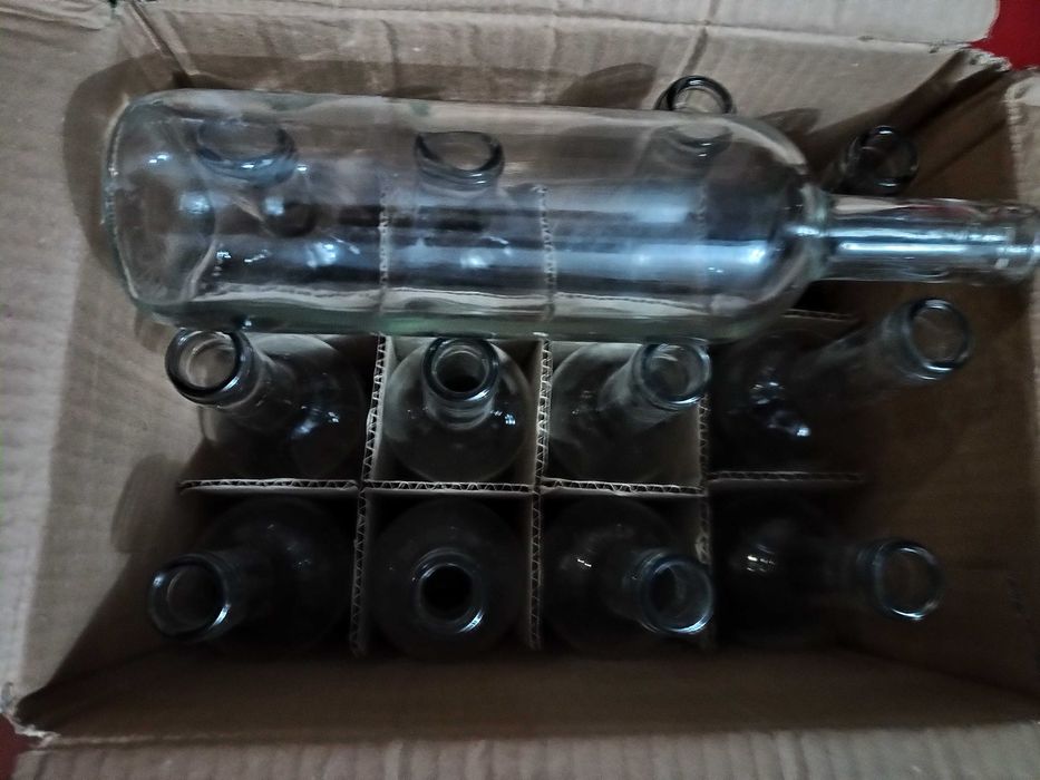 Sticle vin albe și negre, 0,750l, 200 bucăți.
