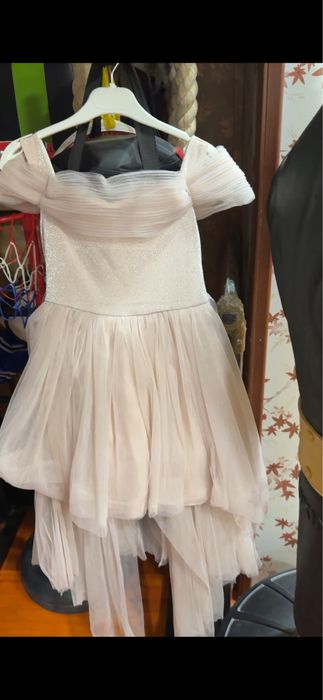 Продаю платья на девочку