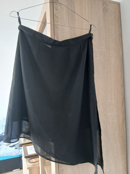 Vând ensemble-uri pentru damă