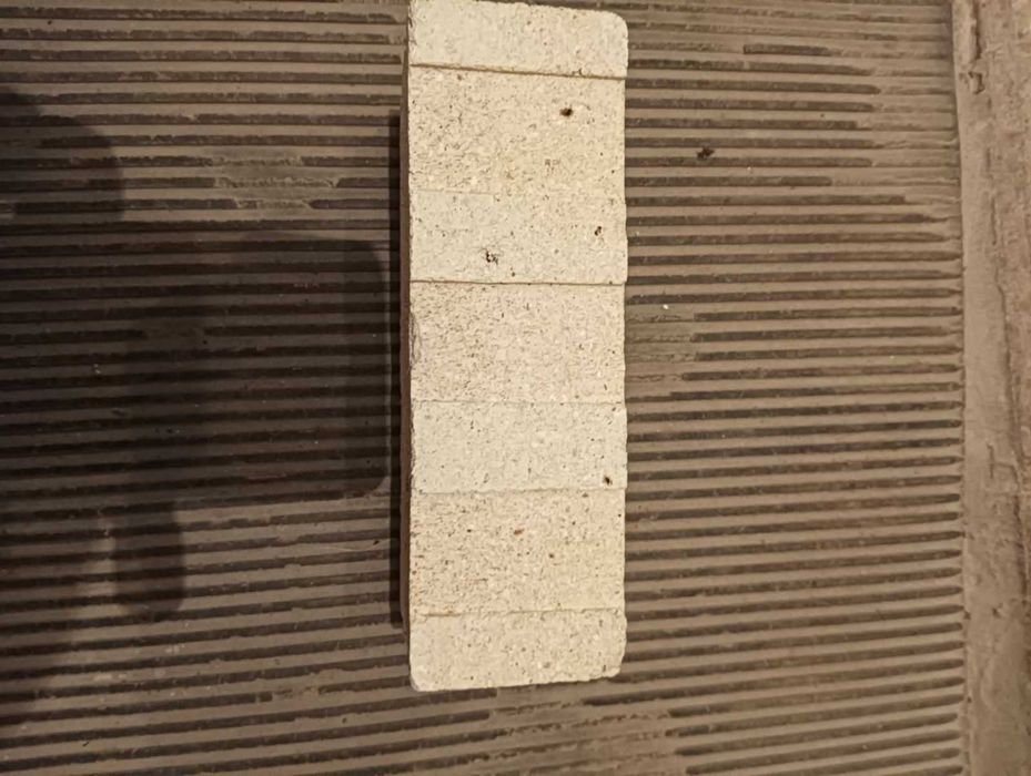 ПРОДАВАМ: Огнеупорни тухли