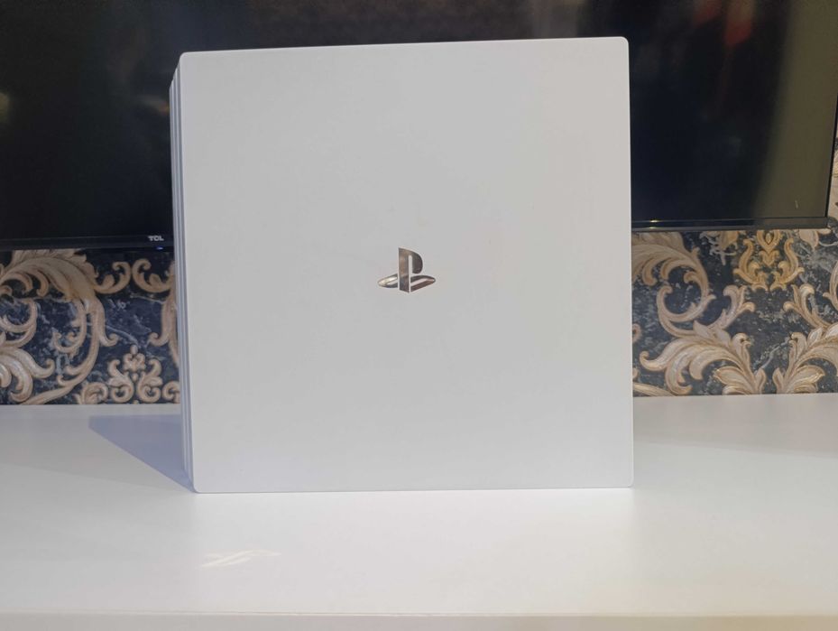 Plastation 4 pro 1TB
