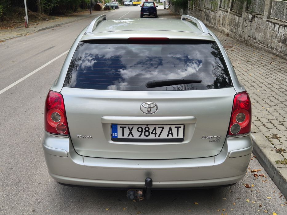 Продавам Тойота Авенсис 2.2 D4D