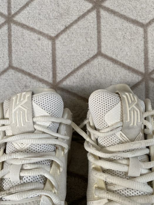 Nike kyrie 3 ivory