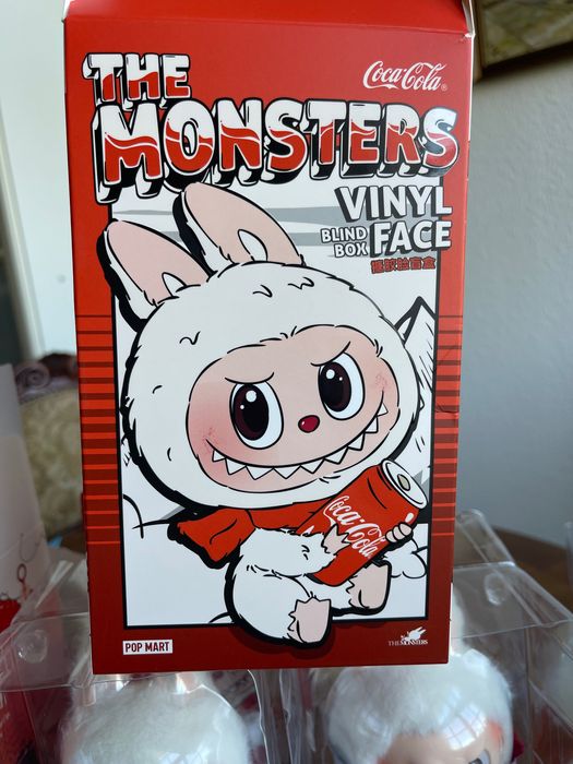 Лабубу от серията Coca Cola vinyl face 100% оригинално