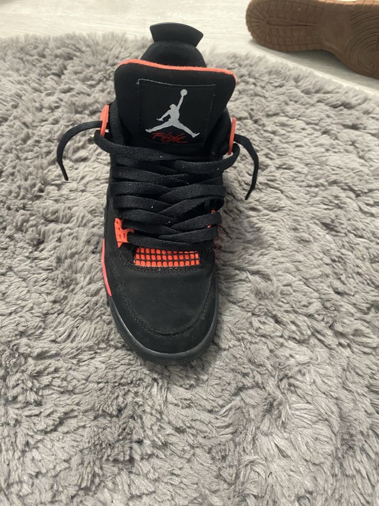 Jordan 4 yellow lightning si red thunder urgent!!!