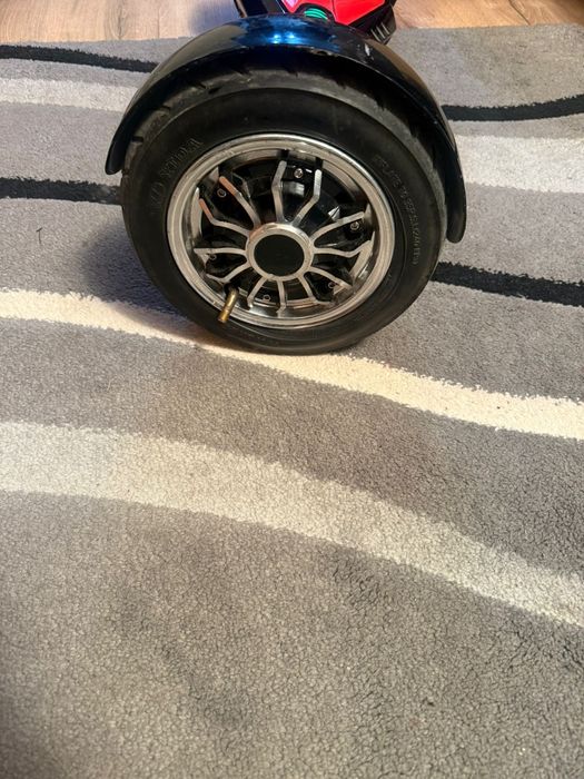 Vând hoverboard cu roti mari