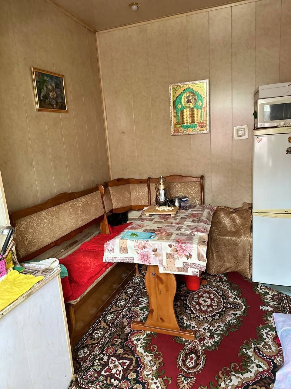 Продам чилонзор 19 квартил 2 хона 1 этаж 4 этажлий дом мулжал бозорча