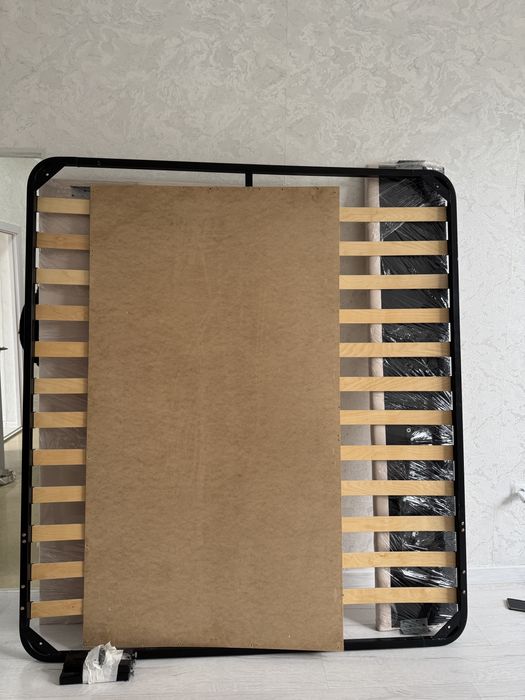 Продам кровать с матрасом — почти новая!