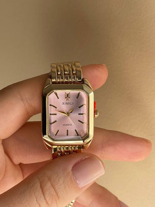 Стилни дамски часовник.Чисто нов.