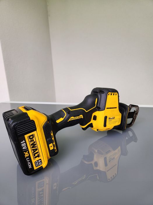Fierastrau Sabie Dewalt DCS 369