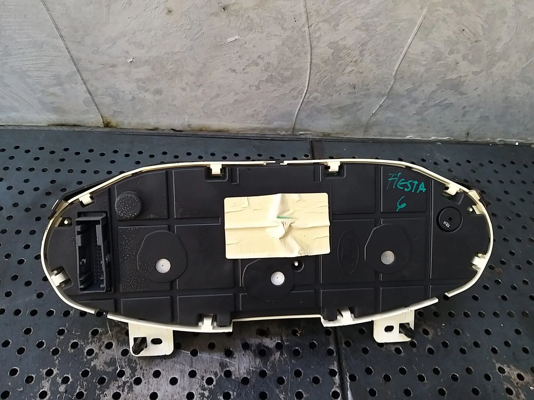 Ceasuri bord benzina ford fiesta 6 cb1 ccn 8a6t10849aj