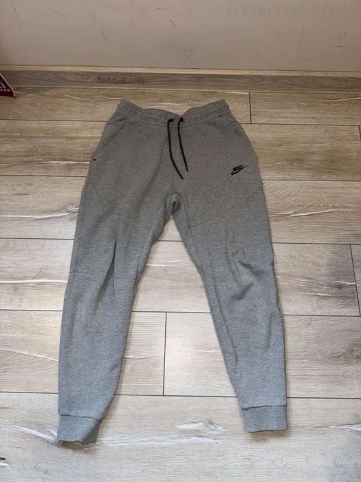 Комплект tech fleece сив S долнище и горнище S