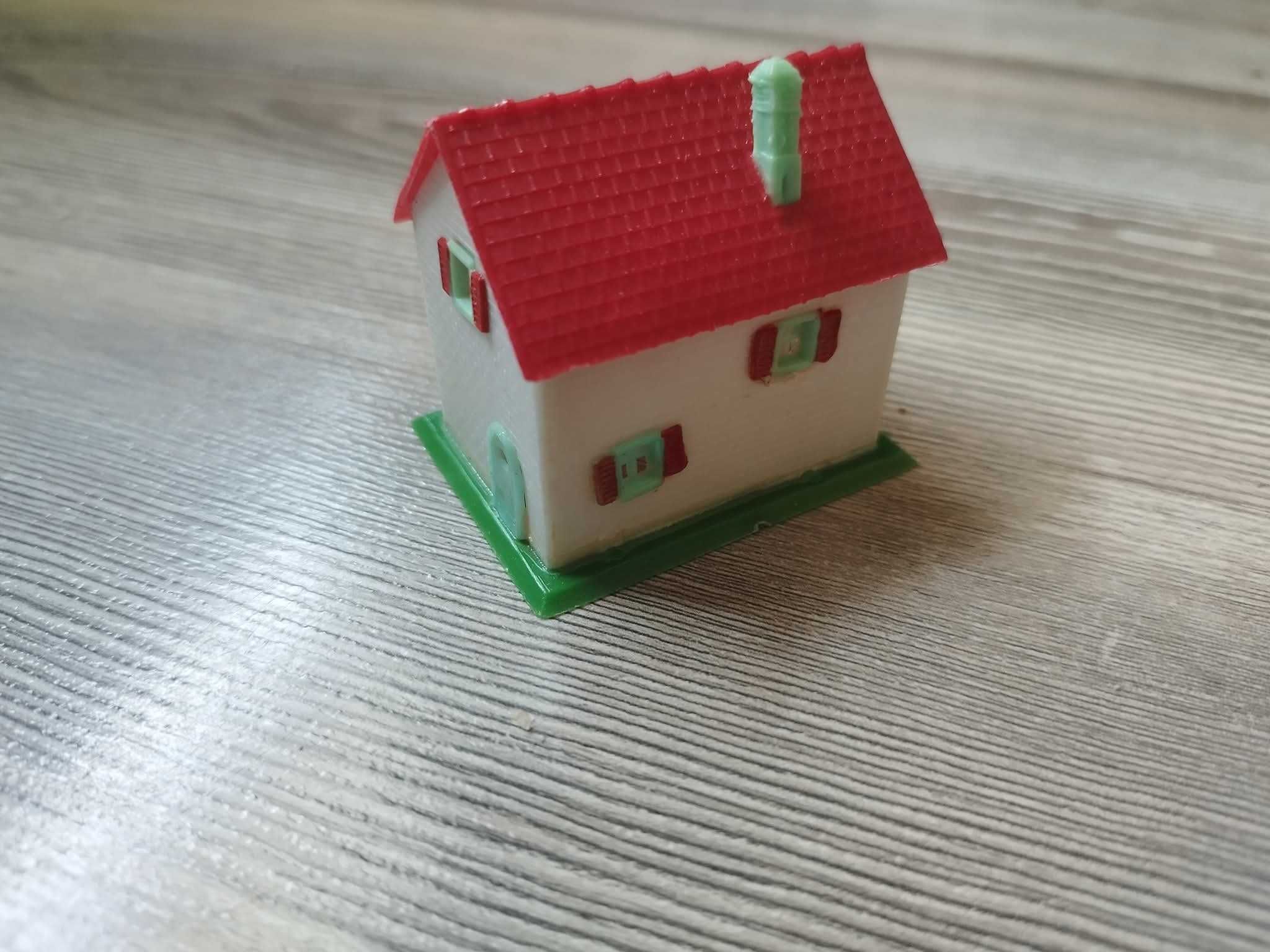 Продавам модели на къщички