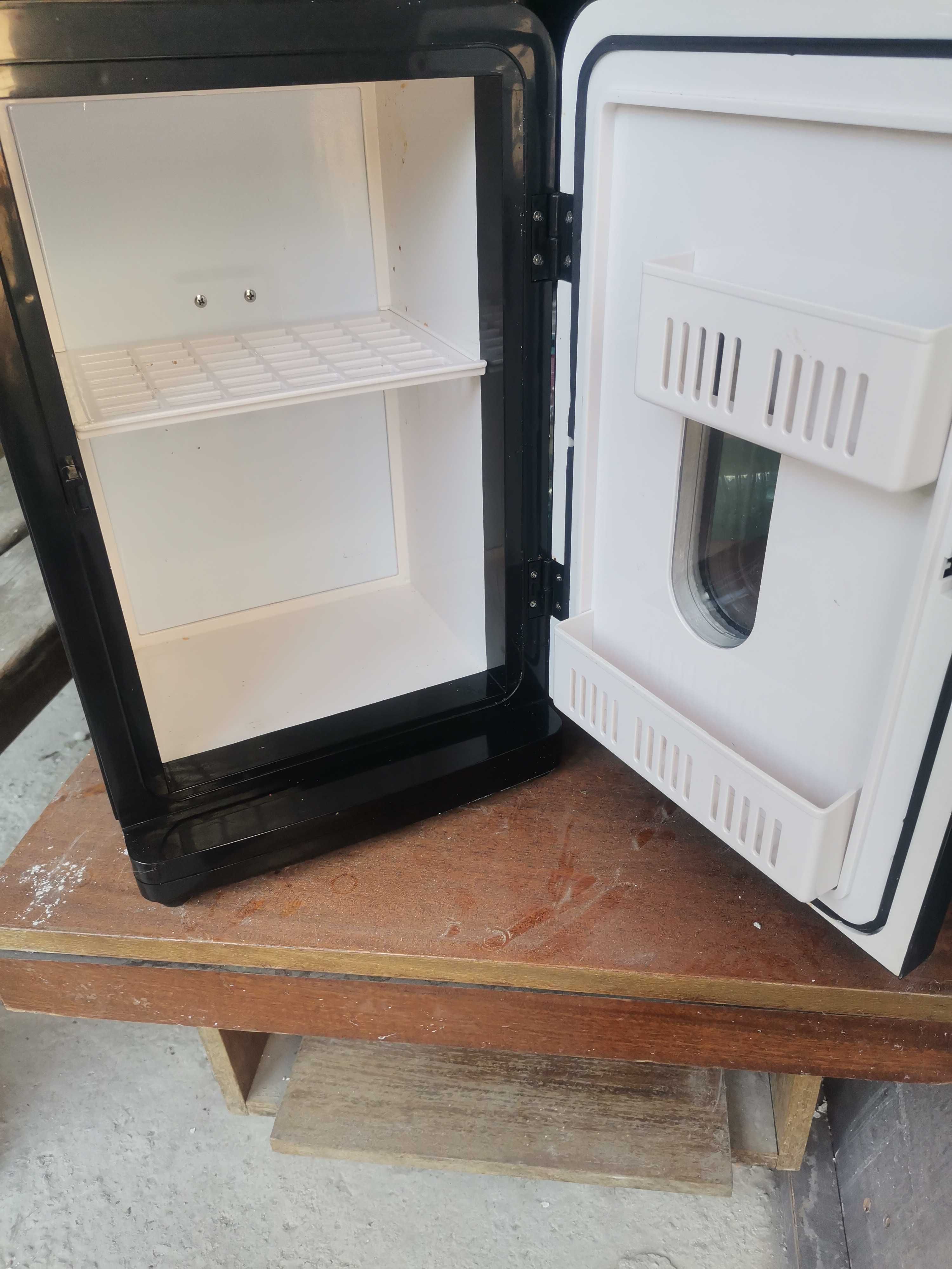 Мини Хладилник-12V/220V-Изстудяване/Затопляне-За Дома/Кола