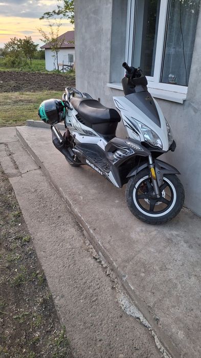 Vând scuter de 50 ccm