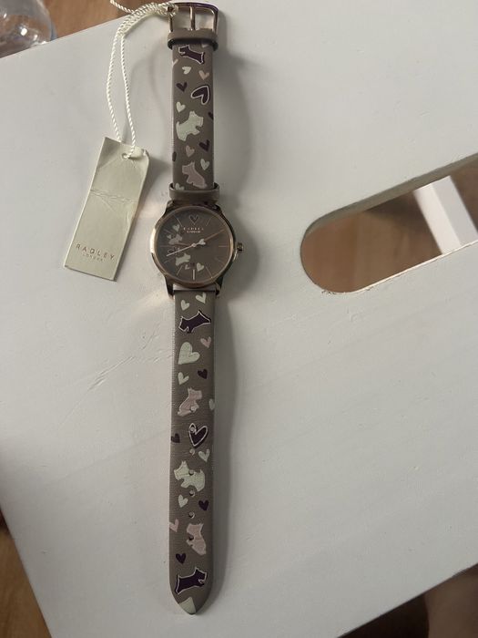 Нов часовник Radley с кученца