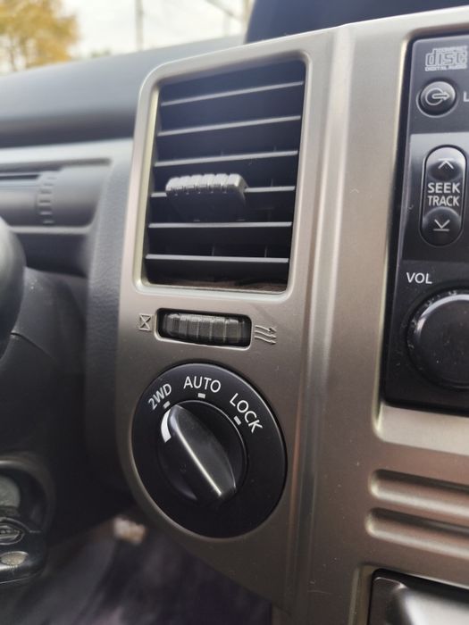 Vând Nissan X- Trail 2004