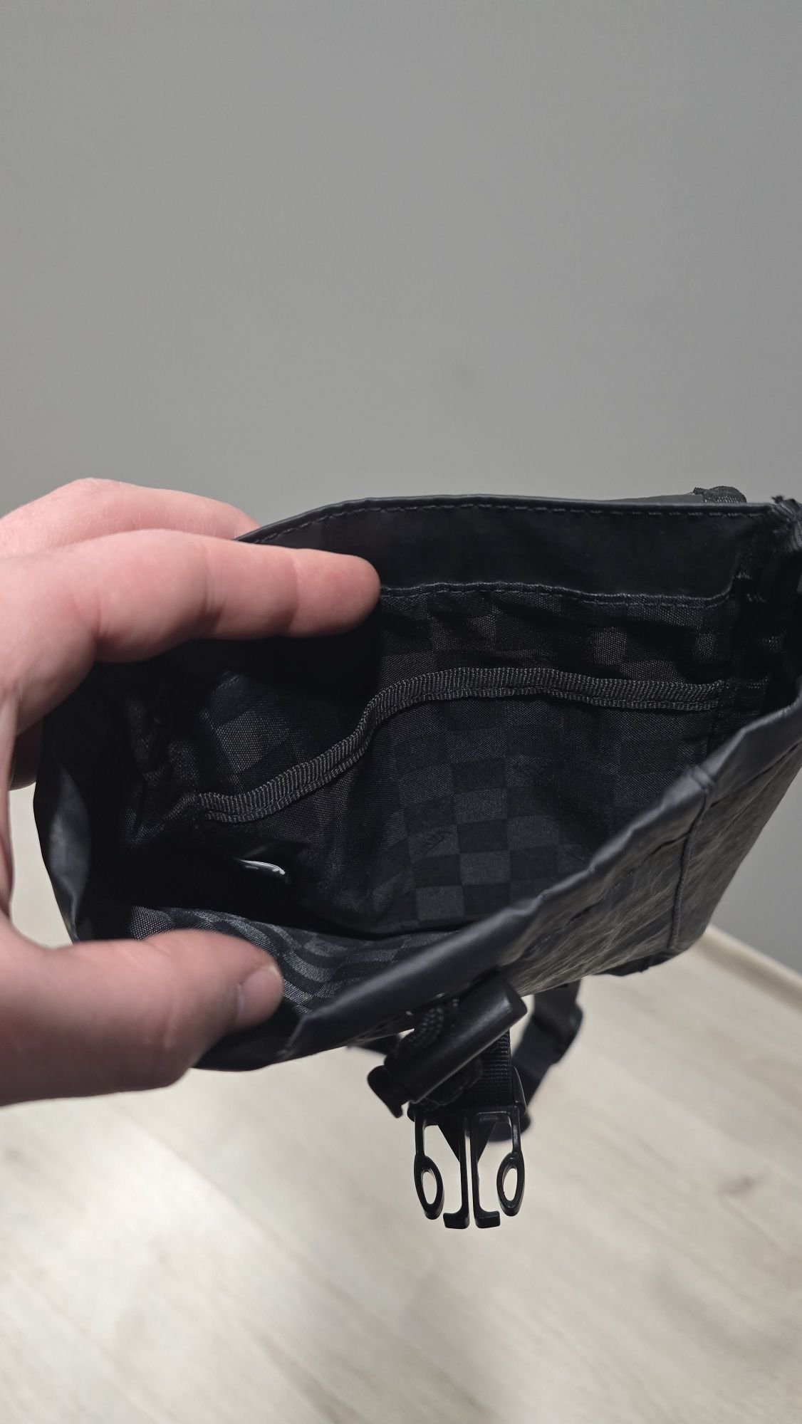 Кожена чантичка на Vans