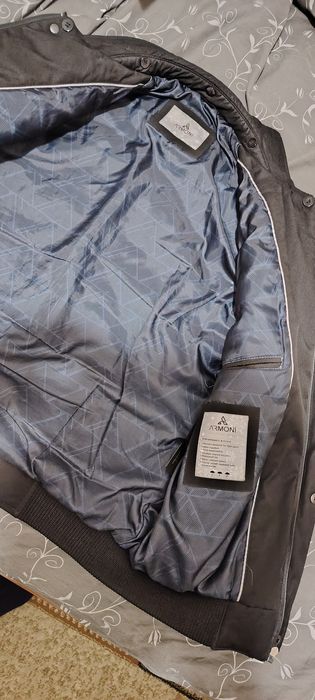 иссик куртка сотилади