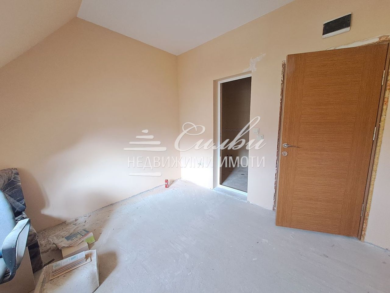 Продава се Тристаен апартамент в Шумен, Боян Българанов 2 - 85 кв.м за 990 €/кв.м - Снимка #2