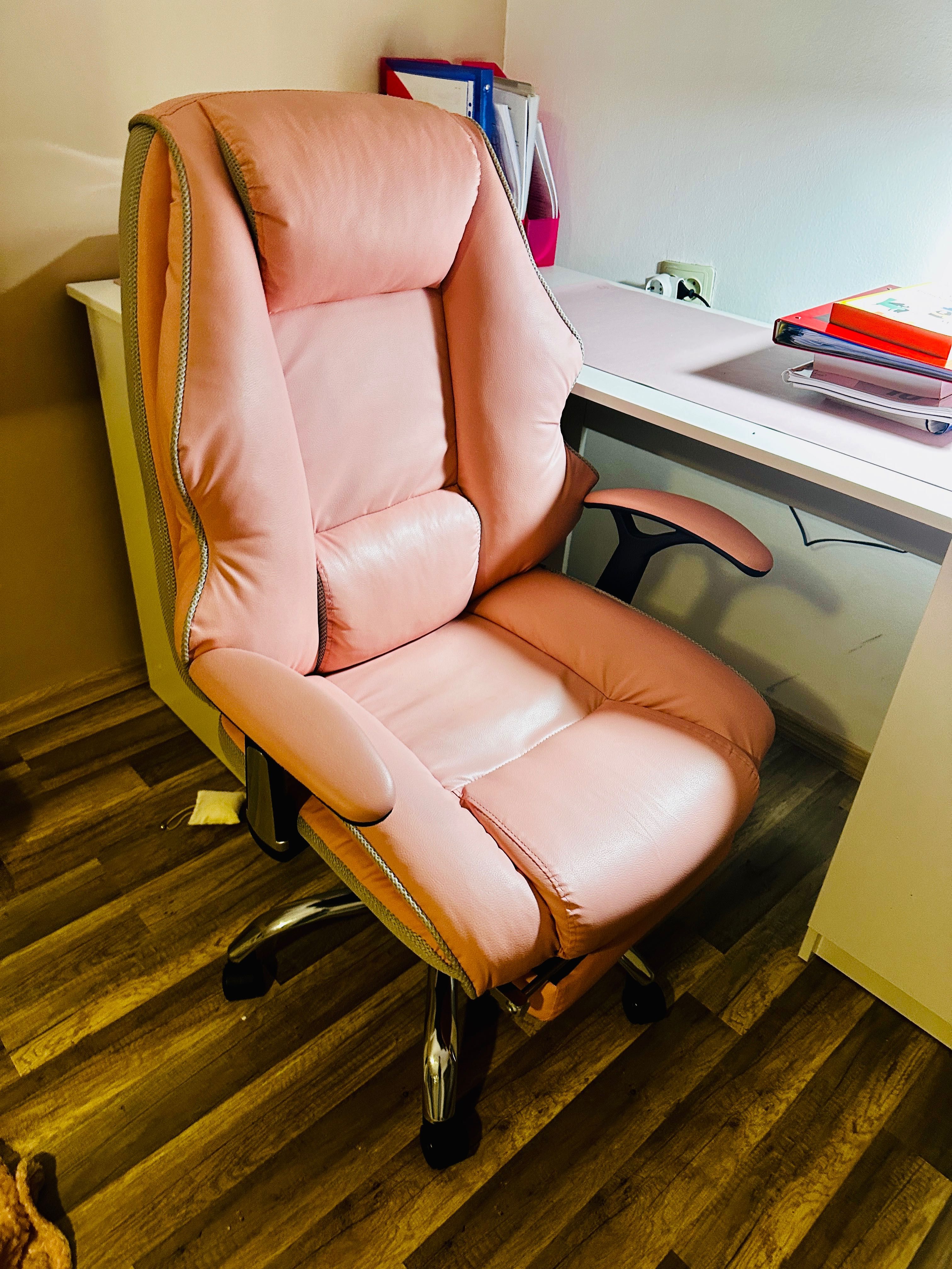Scaun de birou roz din piele ecologică