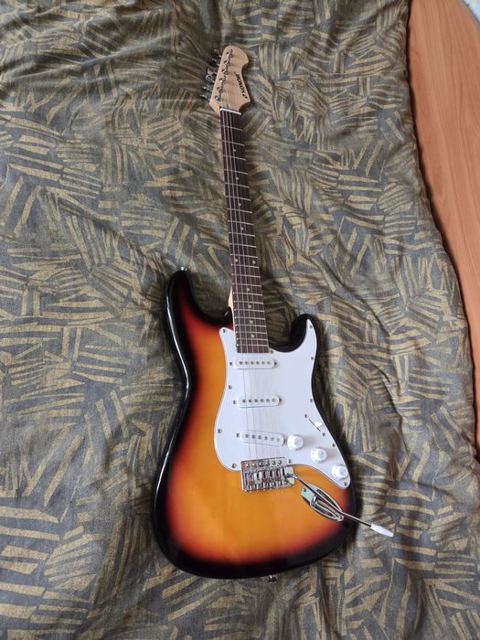 Продаю Электро-гитару Sonor + комбоусилитель Behringer GMX212