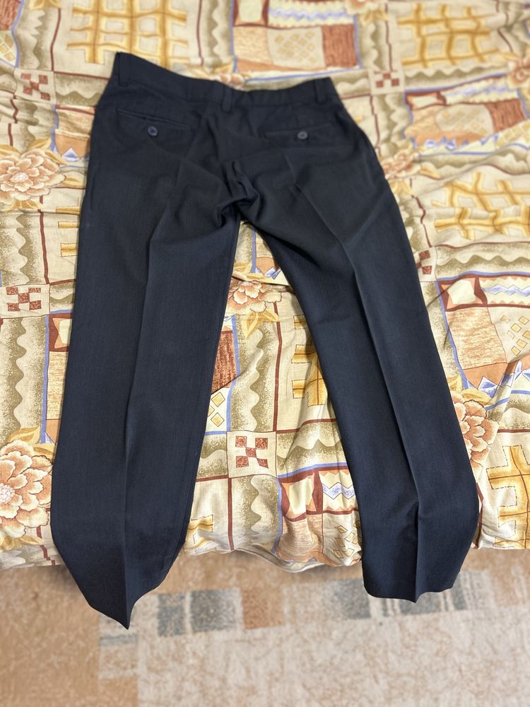 pantaloni de costum
