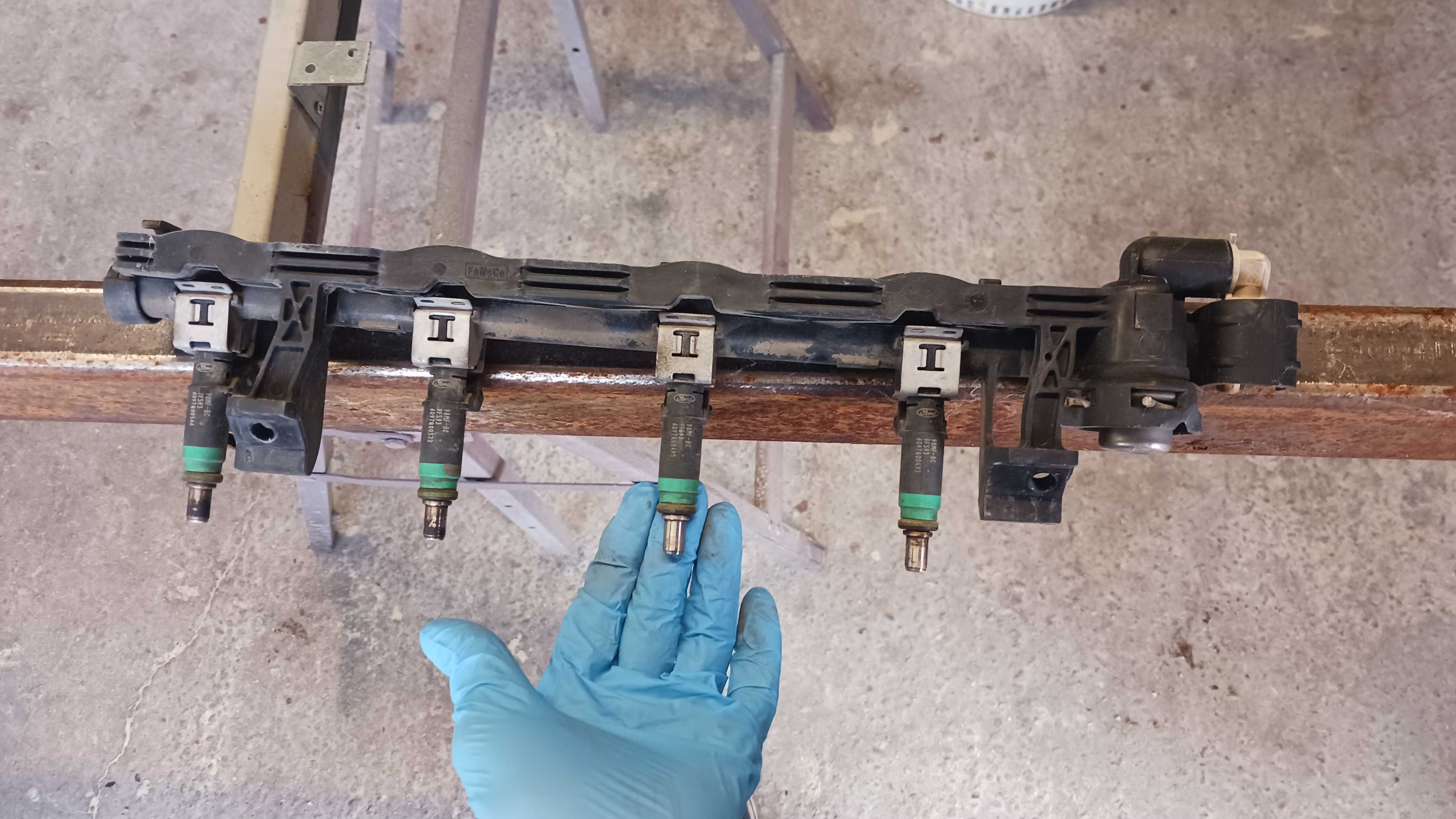 rampa cu injectoare ford focus 2 1.6 benzina 2004-2009