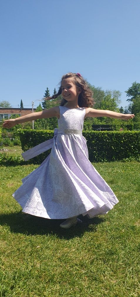 Шикарное платье на выпускной 5-6 лет