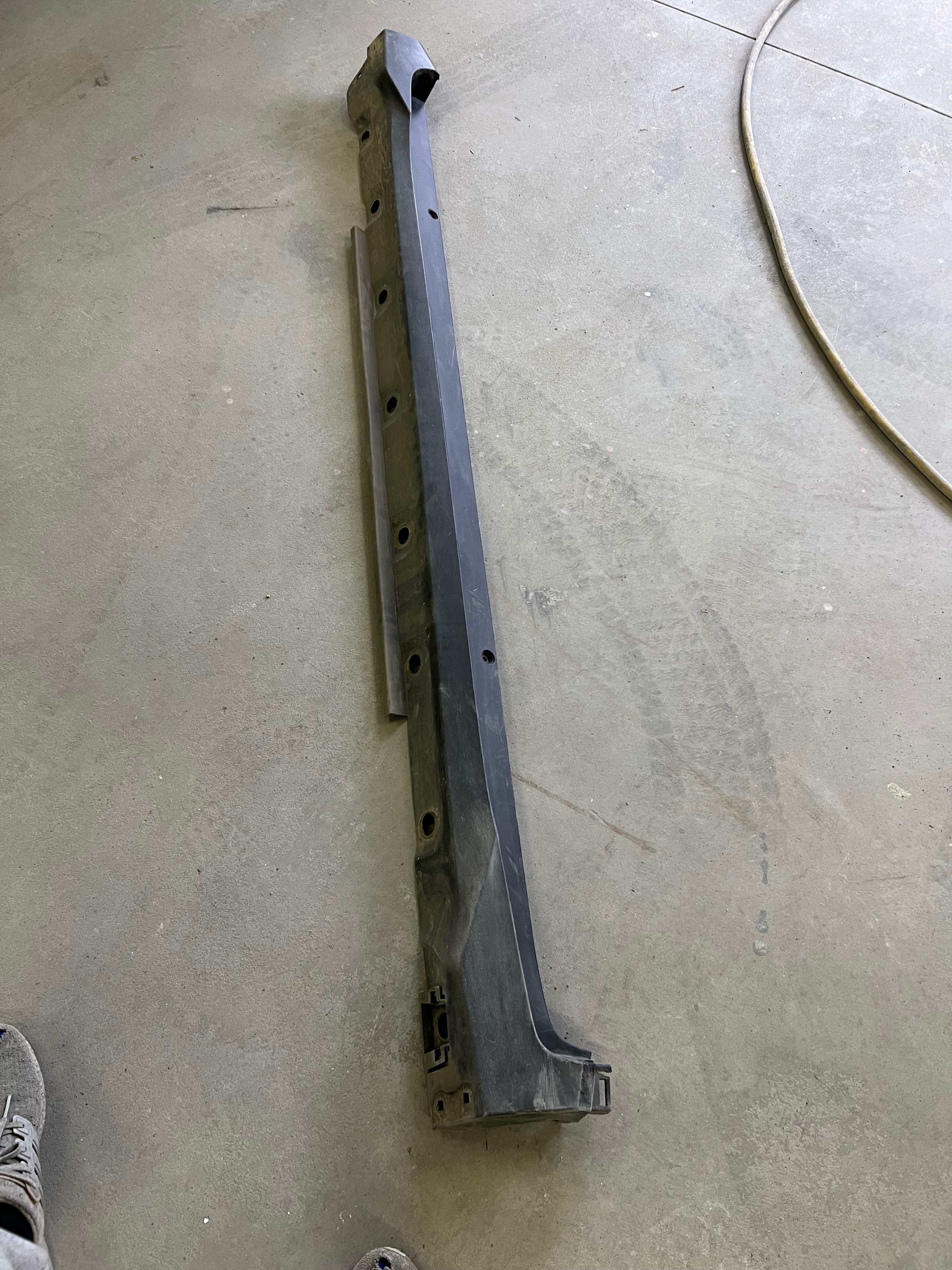 Ляв праг за Toyota CH R Част № 75852-F4010