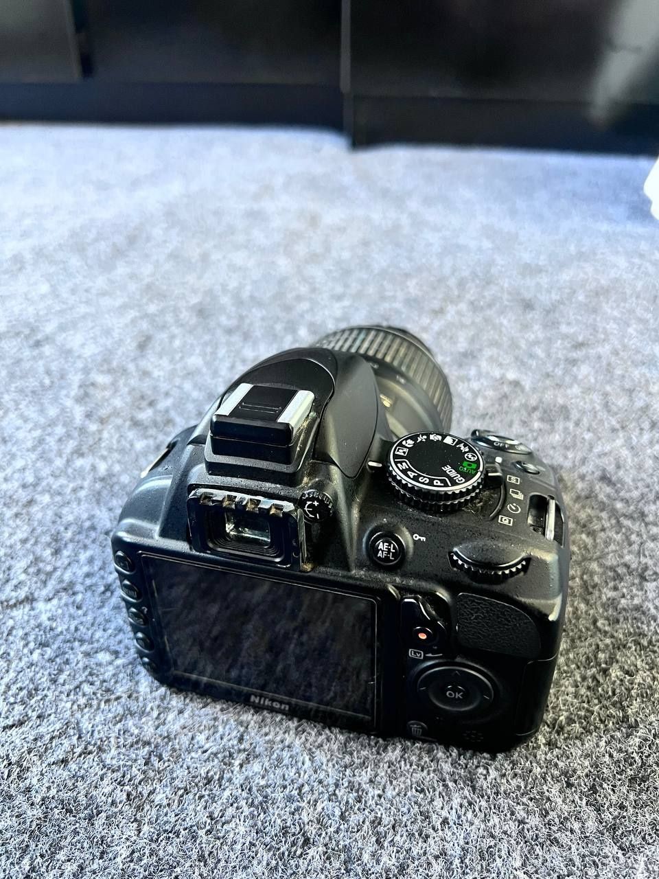Fotoapparat Nikon D3100 
Holati Yaxshi 
Bitta Batareyka 
Zaryadchigi b