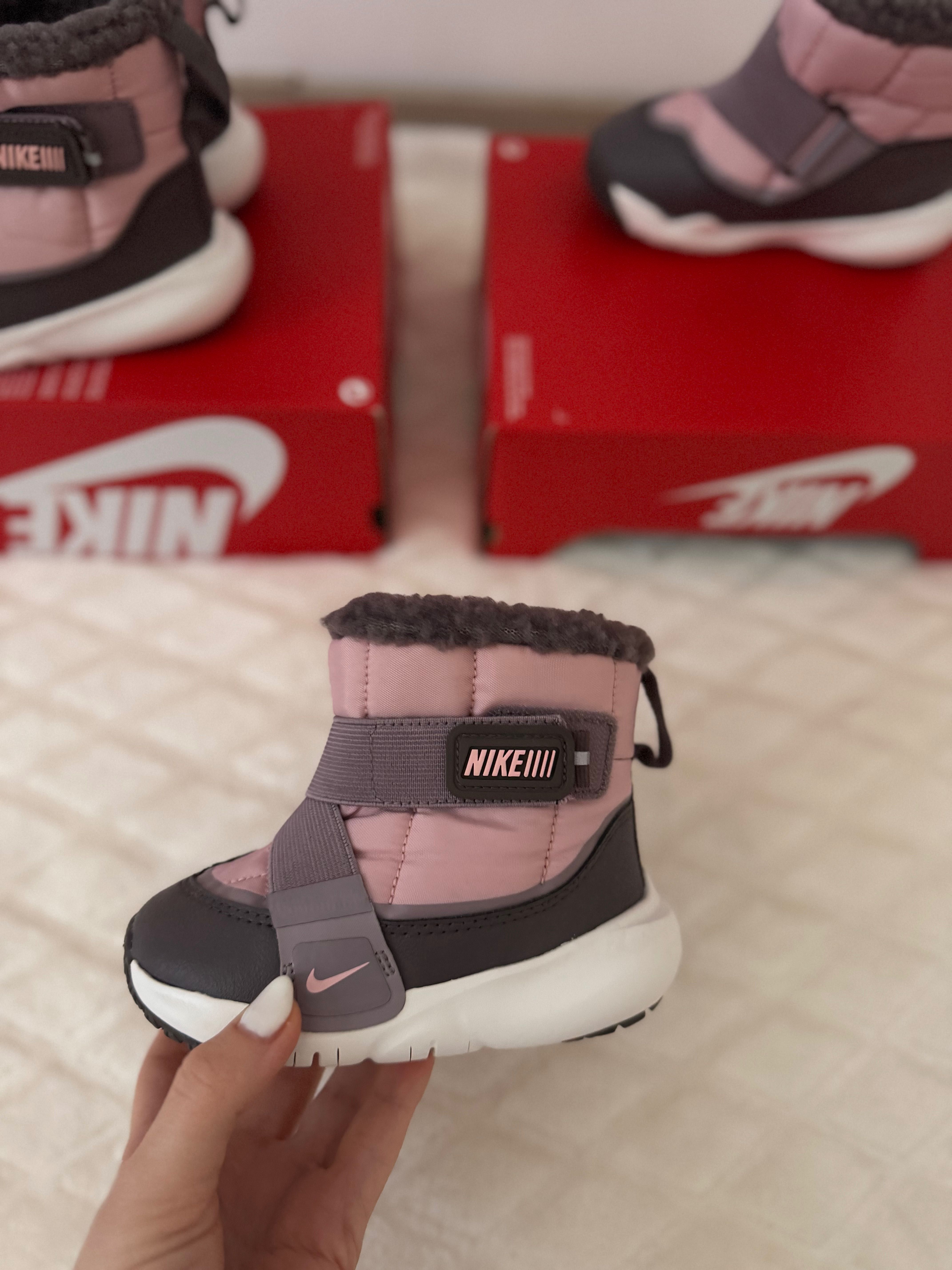 Нови детски ботушки Nike,размер: 21 и 23.5