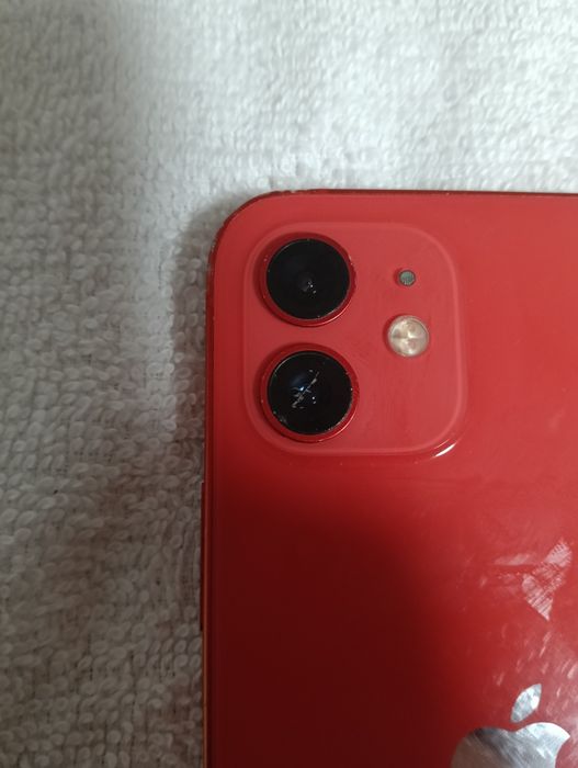 Vând iPhone 12 RED