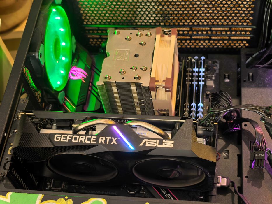 Видеокарта Asus RTX 2060 Dual EVO 6GB в отлично състояние с кутия!