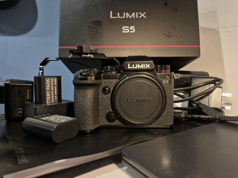 Panasonic Lumix s5 + 2 baterii +cage cadou