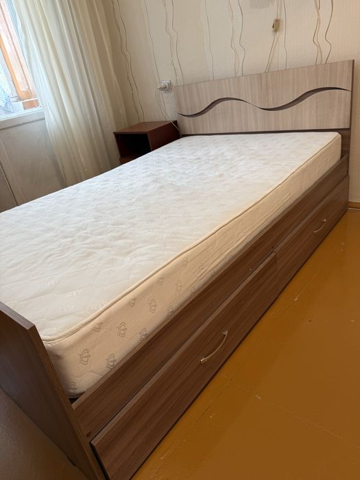 Продам двуспальную кровать