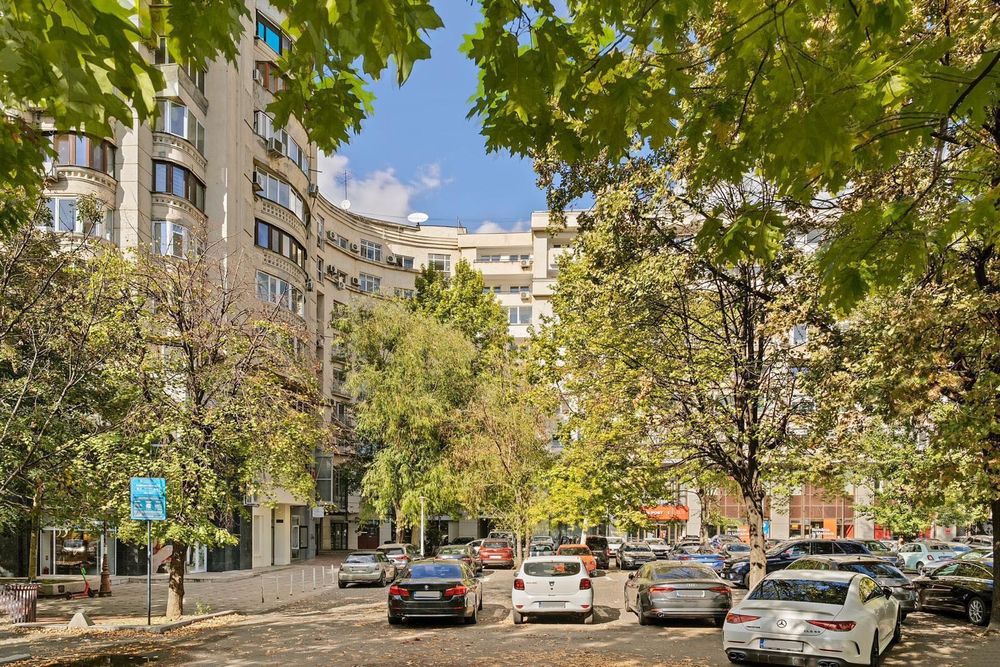 Proprietar vând Apartament 4 camere bld Unirii 47 - stradal