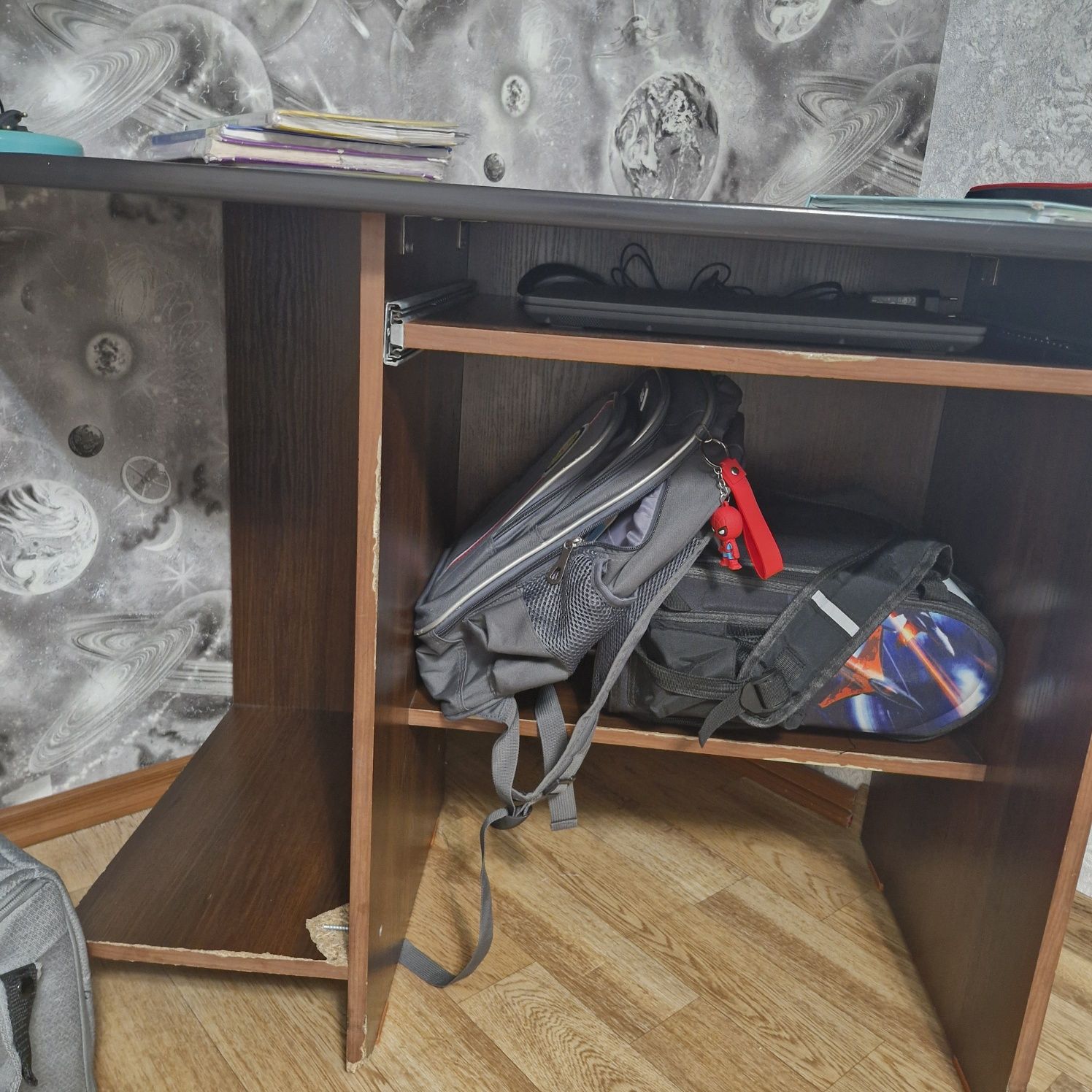 Стол для учёбы,парта,компьютерный стол